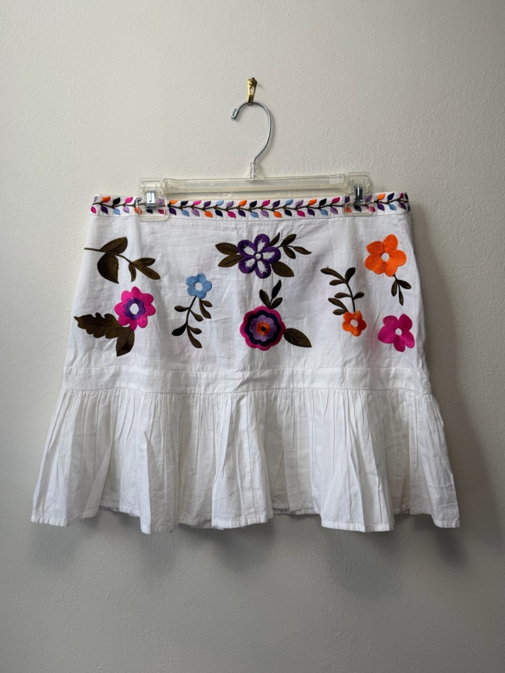 White Embroidered Floral Mini Skirt